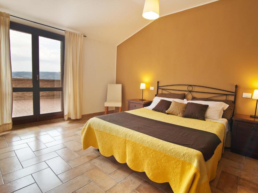 Superior One-Bedroom Apartment with Patio interior